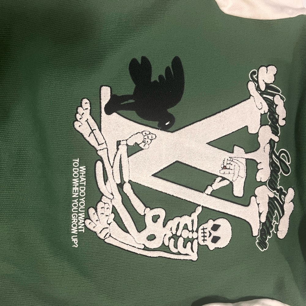 Size XL and it’s green color
